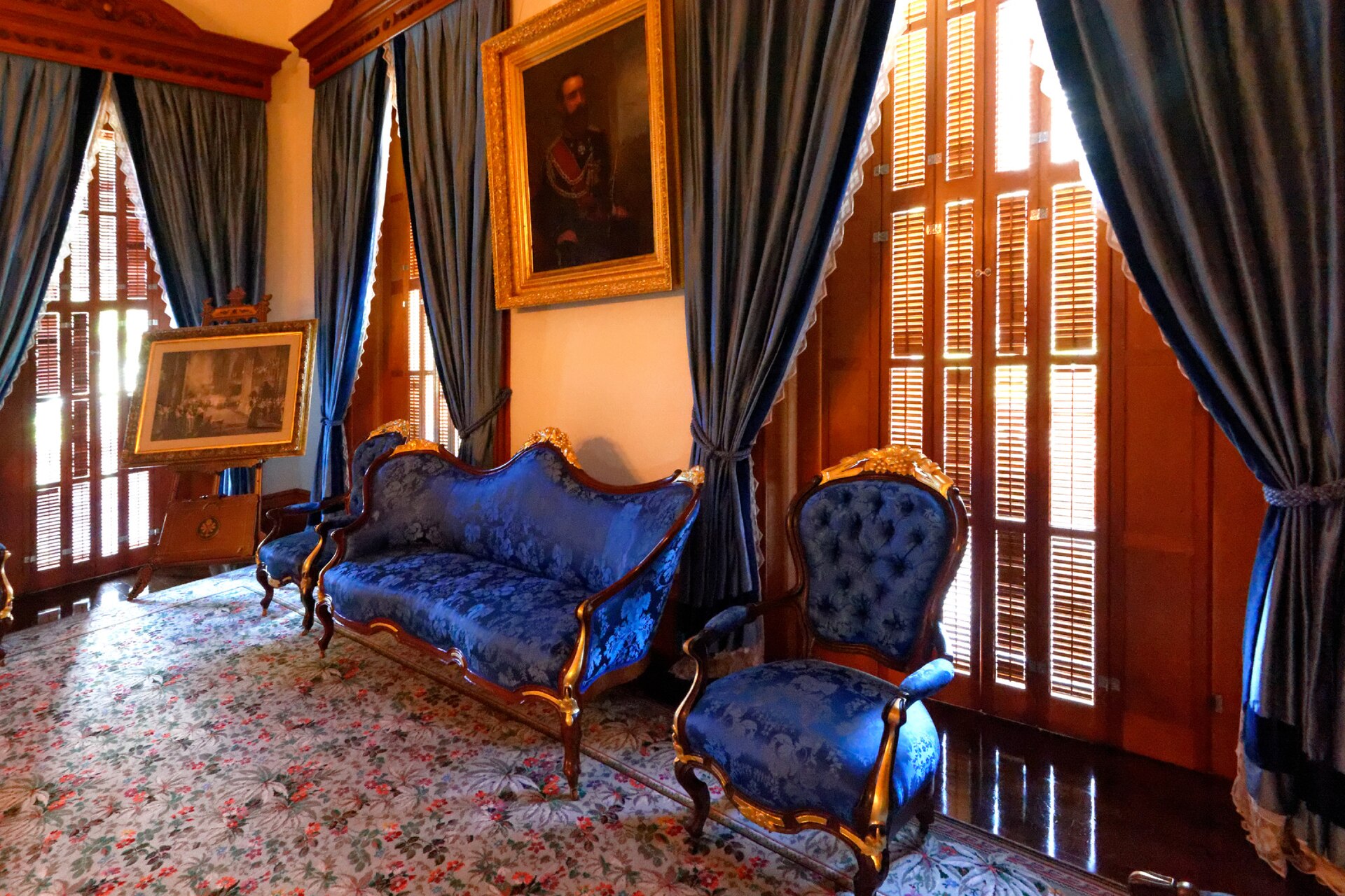 Blue Room with portraits and royal furnishings in ʻIolani Palace